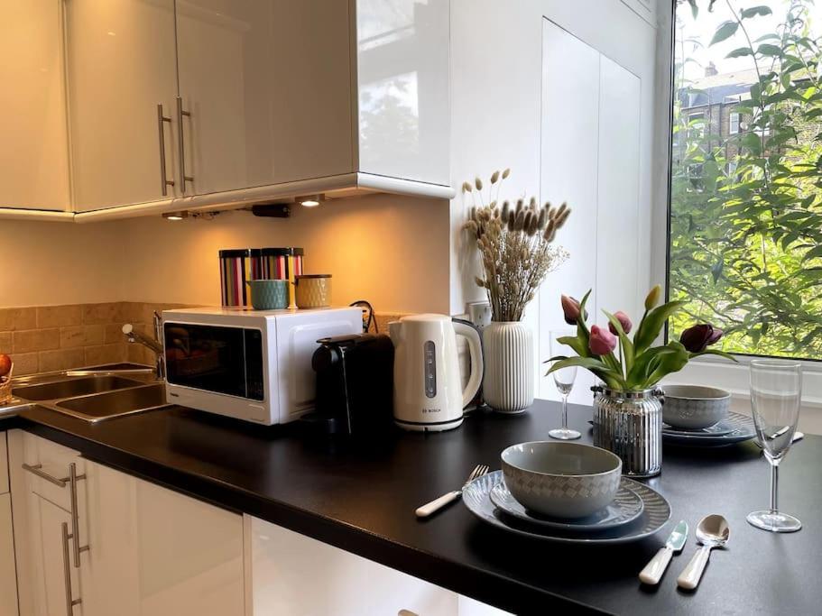 Cute&cozy In Barons Court * Londra
